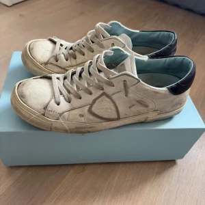 Philip model - |Philip model| Skcik 5,2/10| andvända mycket defekter förekommer, kan fräschas upp| box finns| pm för mer info|