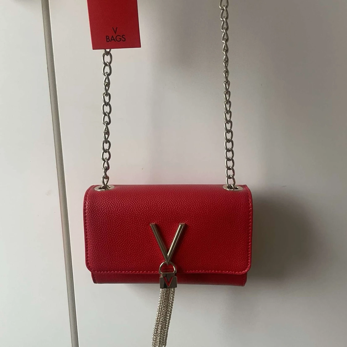 Röd axelväska med kedja - 1