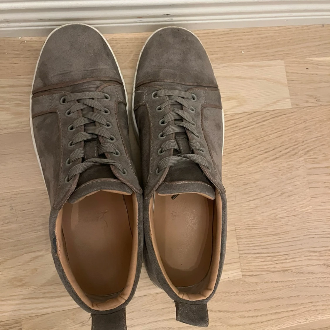 Sneakers från Cristian Louboutin i bra skick \vill få det sålt fort/ - 2