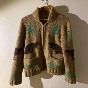 Cardigan - Beige stickad cardigan i äkta ull