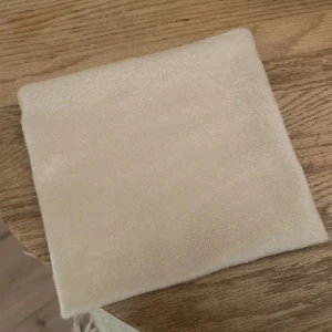 Ljus beige buff  - Kontakta oss så löser vi bättre bilder så fort som möjligt!!Ljus beige buff i sjukt mjukt material! Vi har endast en kvar i lager!!😍😍