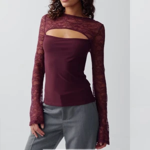 tröja - populär vinröd tröja från gina, använd en gång så i väldigt bra skick