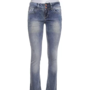 Vintage low waist jeans - Suupersnygga lågmidjade jeans från retro jeans. Säljer då dom tyvärr är lite stora. Storlek 27/32
