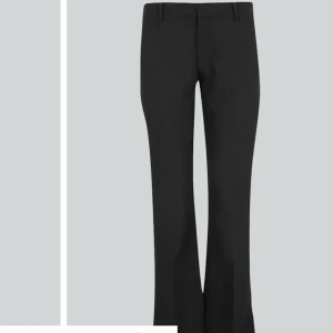 Kostymbyxor  - Säljer för att dom inte passar, det är den lågmidjade modellen utan slit. Dom är i bra skick