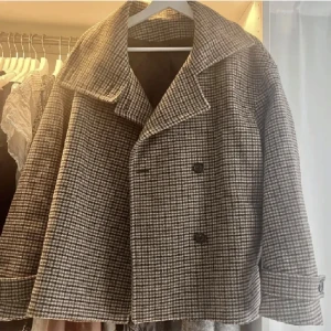 Kappa - Super fin arket kappa🥰 prefekt nu till hösten!! Passar mig som har S/M