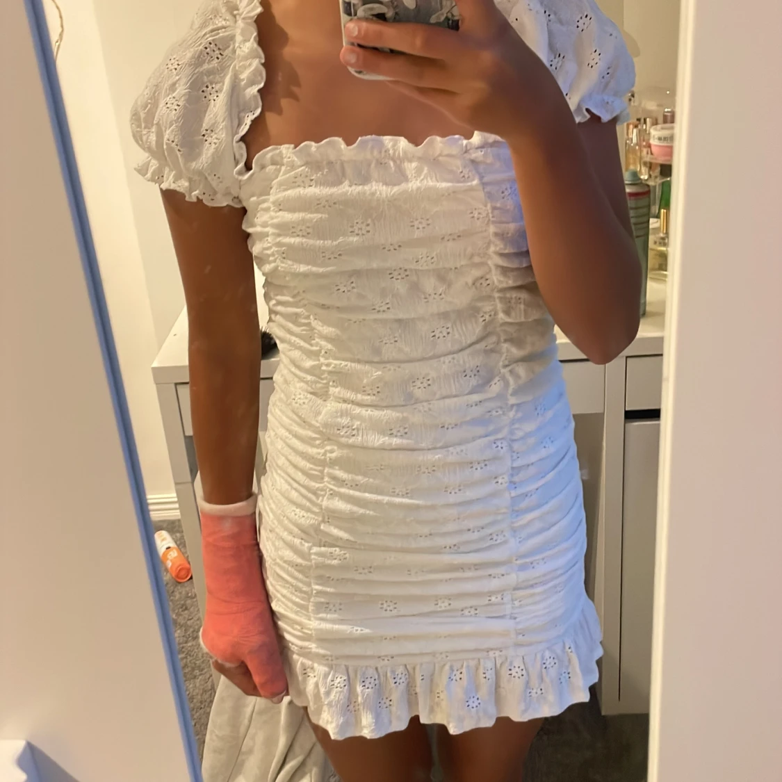 Vit klänning från Gina Tricot - 90