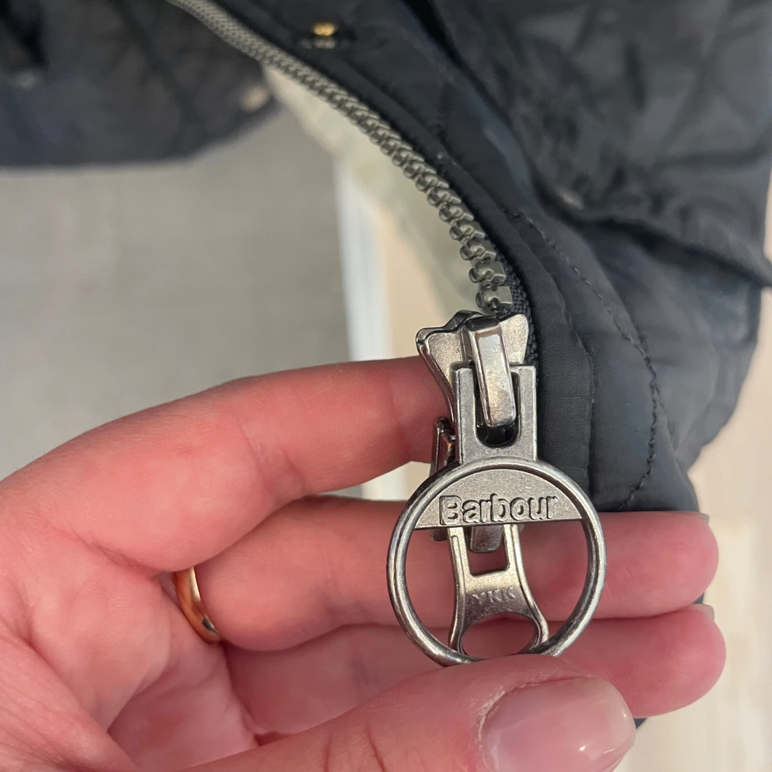 Grå Barbour-jacka  - 92
