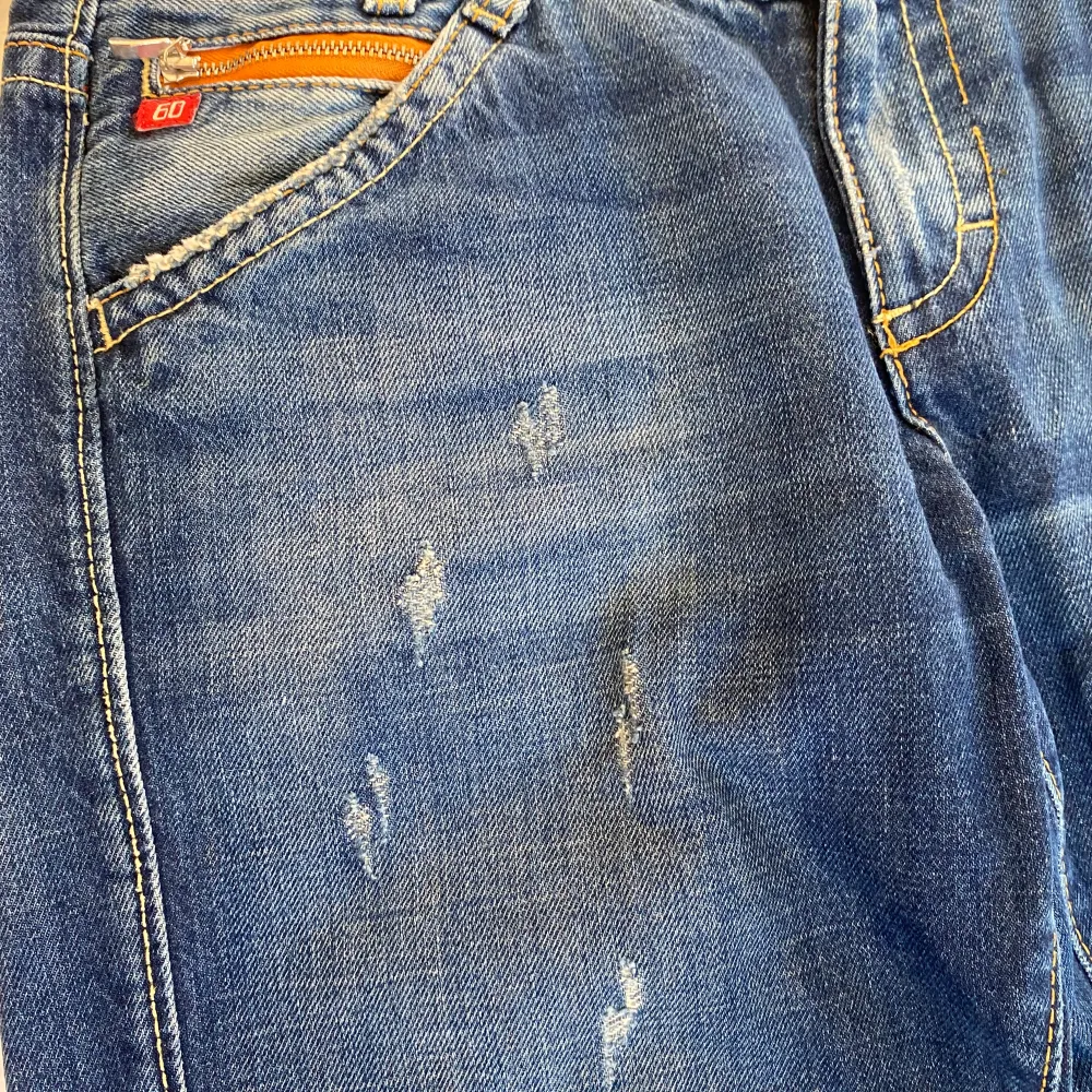 Super coola vintige jeans från miss sixty❤️ Dem är i bra skick eftersom jag inte kunde använda dem så mycket pågrund av att dem var för små. Det går inte att köpa nya nu eftersom dem är från en gammal colletion . Jeans & Byxor.