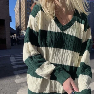 Stickad tröja - Söt oversized stickad tröja från brandy Melville. Väldigt bra skick