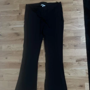 Byxor  - Med midjeband från HM oanvända 