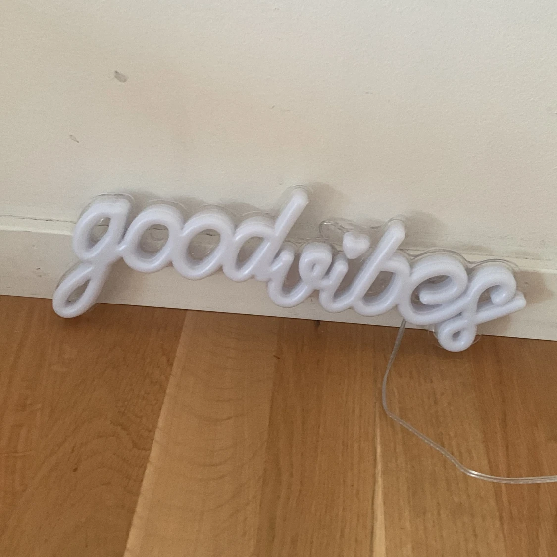 Lampa med texten Good vibes  💡 🩷40kr +frakt - 90