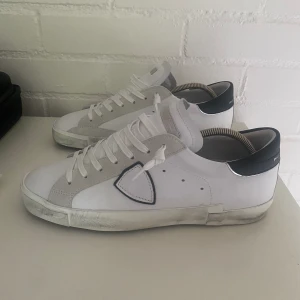 Philippe Model - Säljer mina inprincip oanvända phillipe models då dem var för små för mig. Kontakta mig ifall du vill ha fler bilder! 