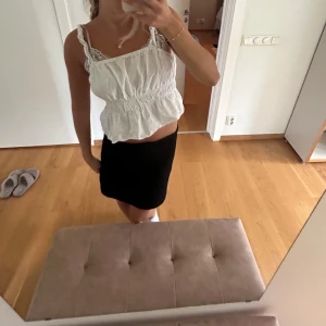 Vit blus  - Vit blus från h&m!