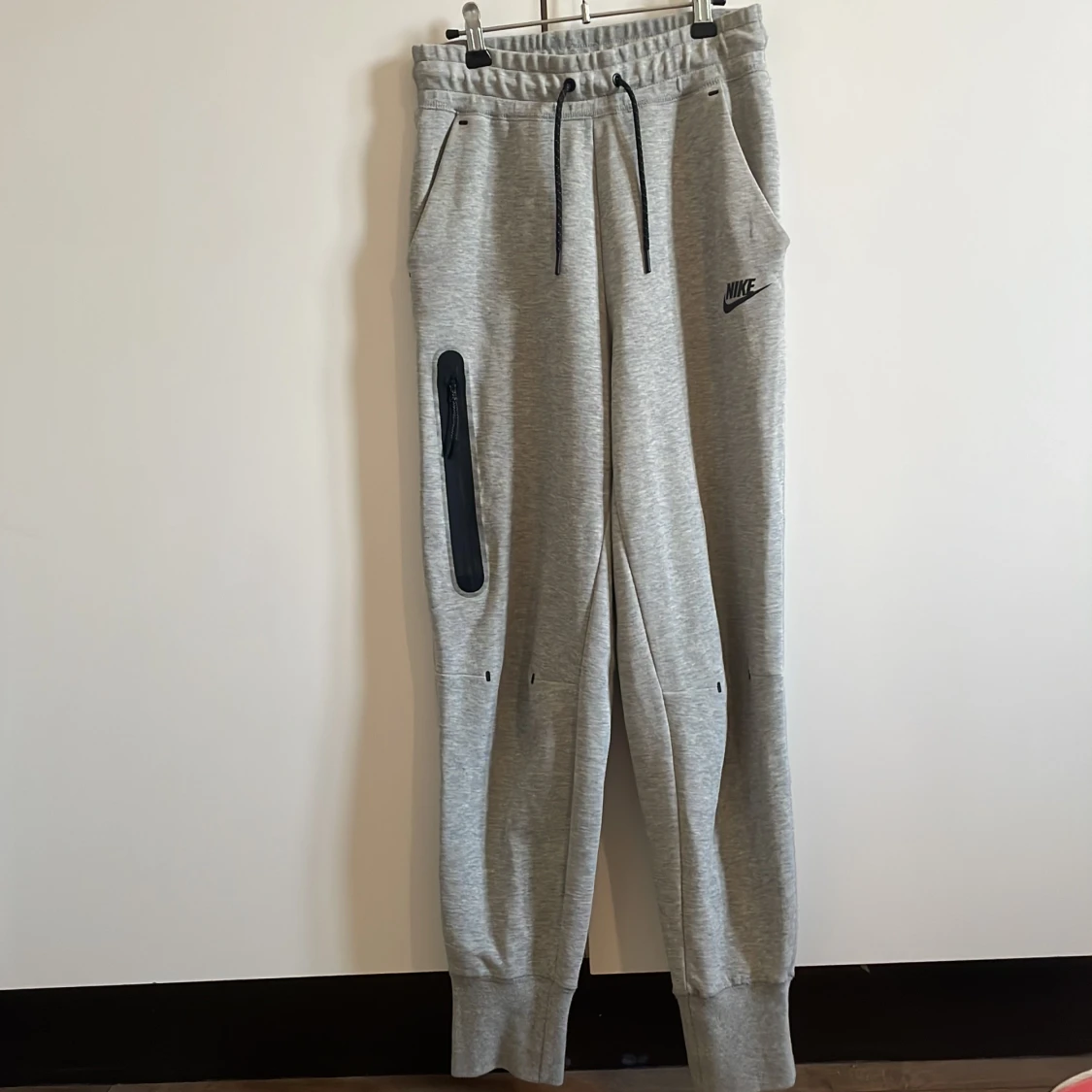 Grå mjukisbyxor från Nike