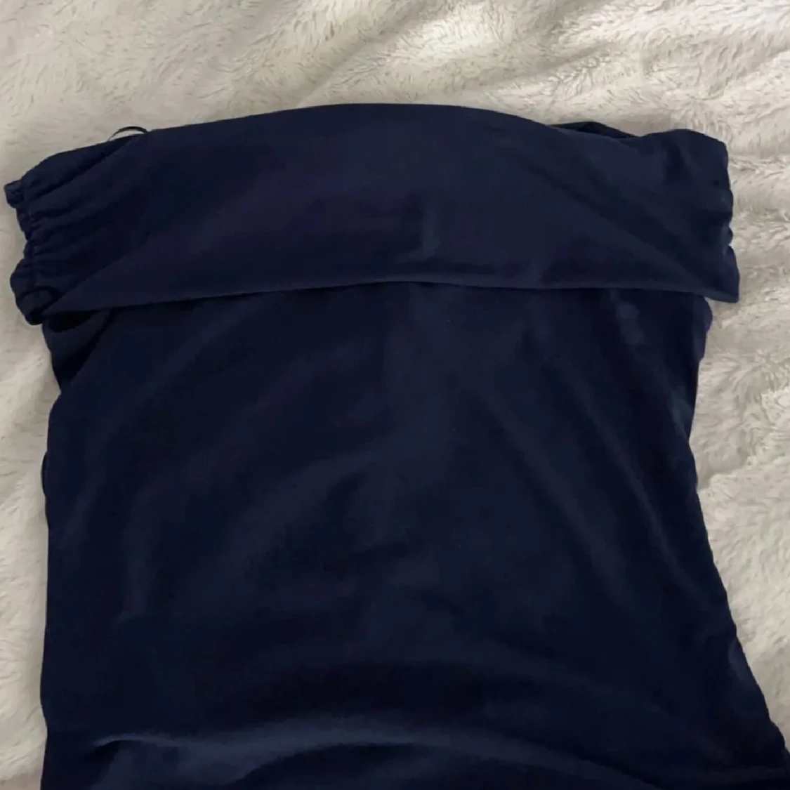 Super snygg off shoulder topp från Gina som är helt oandvänd och endast testad. Säljes då den inte kommer till användning💞 - 90