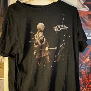 my chemical romance tröja  - welcome to the black parade mcr t-shirt official merch