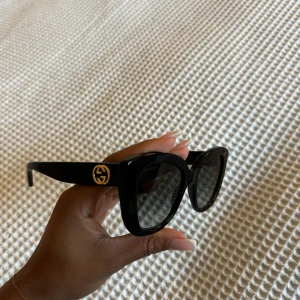 Gucci solglasögon - Äkta Gucci solglasögon. Perfekt till soliga höstdagar ☺️