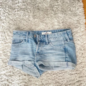 Hollister shorts lågmidjade  - Fint skick  Midjemått:38