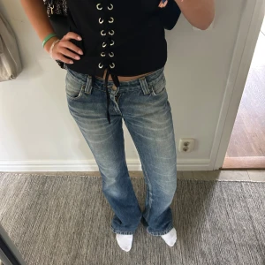 Supersnygga jeans💞 - Säljer dessa super snygga bootcut lågmidjade jeans ifrån Lee💞 Perfekta go-to jeans nu i höst💞