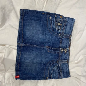 Mörkblå jeanskjol - Jättecool mörk jeanskjol 