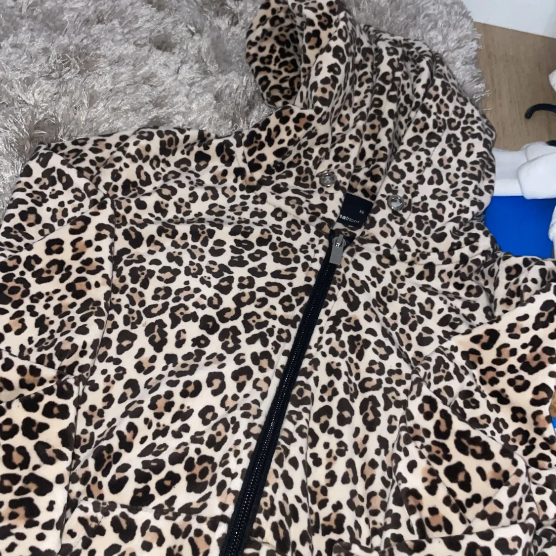 Leopardmönstrad hoodie och väst från Shein - 91