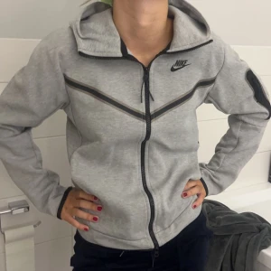 Nike tech fleece - I nytt skick, nästan oanvänd, Storlek Xs i man 