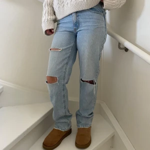 Mid straight jeans - Jeans från Gina tricot Young i storlek 164. Väldigt bra skick, knappt använda.