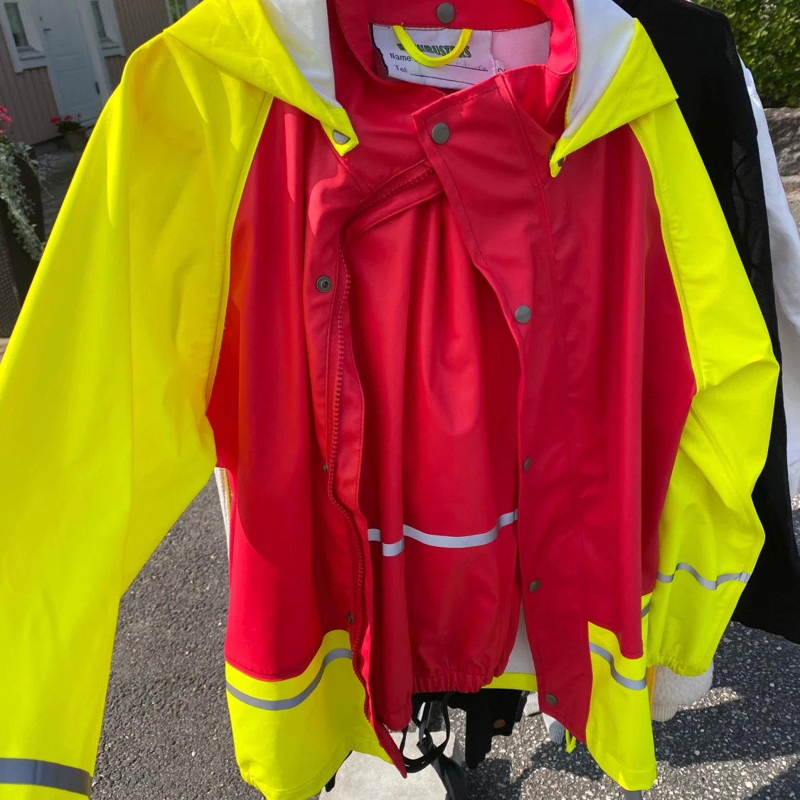 Färgglad regnjacka från Rainbusters