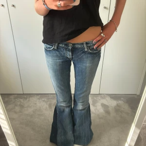 Lågmidjade bootcut jeans  - Säljer dessa coola bootcut jeans! 