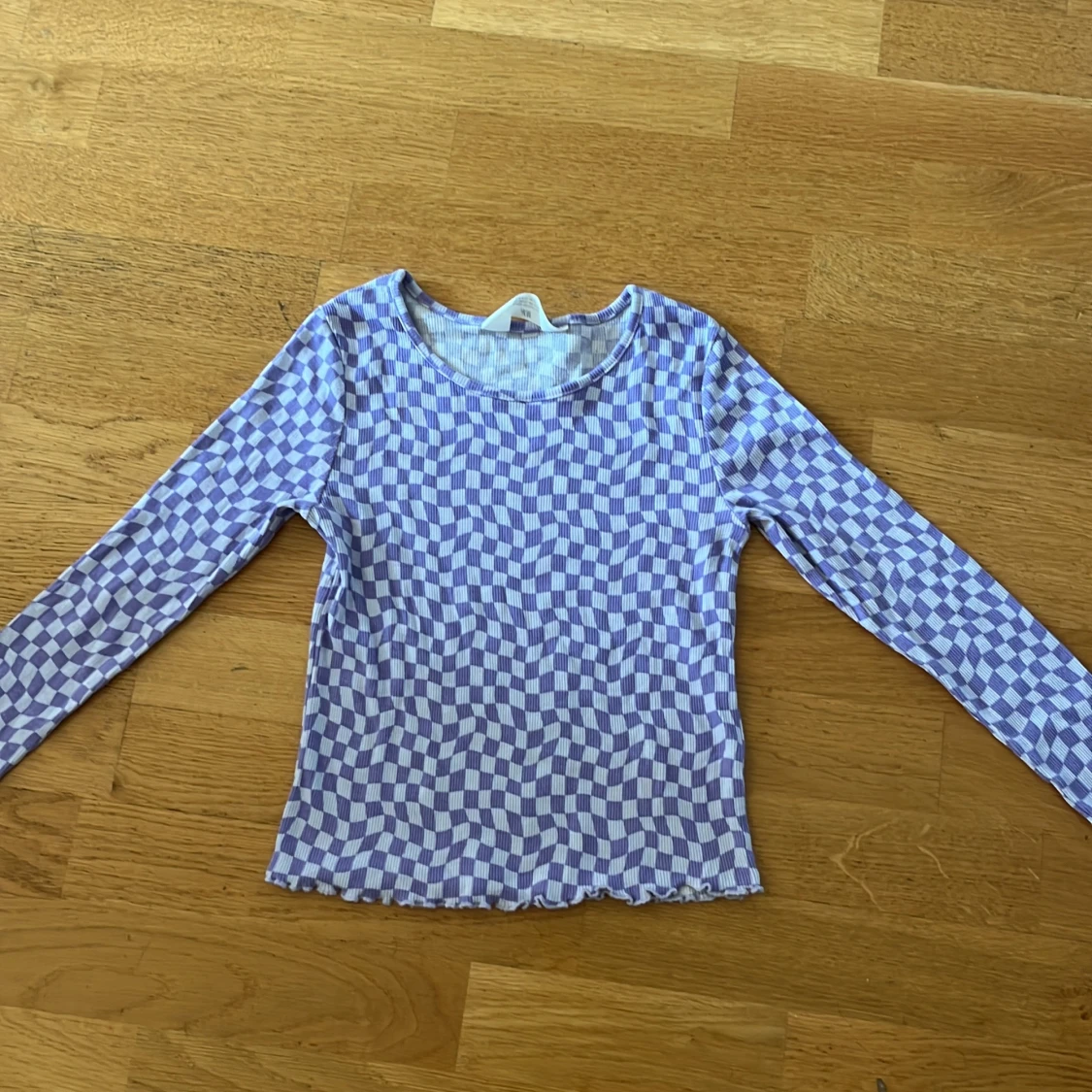 En ribbad långärmad top