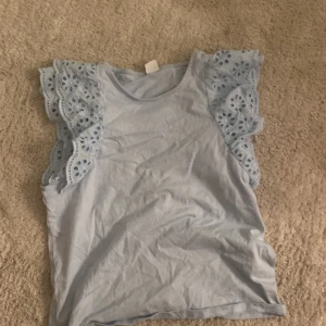 Blå tröja - Säljer denna tröja ifrån Lindex i storlek 146-152/10-12 år🥰🥰❤️