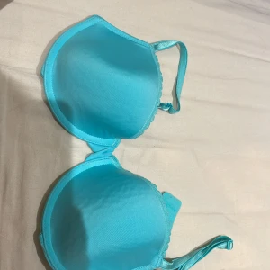 Bh - Blå bh använd 1 gång och tvättad. Lindex storlek 80C