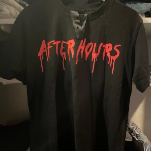Vlone x The weeknd T shirt - Vlone x The weeknd collab Storlek S Lite oversize  Hyfsat använd men inga defekter Kom pm för fler frågor🙌🏻 