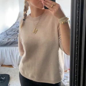 &other stories tröja - Säljer min &other stories tröja i alpaca❤️