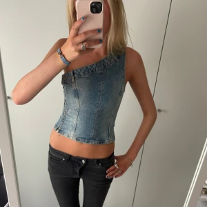Jeans topp  - Jättecool jeans topp! Knappt använd!