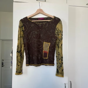 Stickad top - Superfin topp som är stickad förutom ärmarna☯️Ärmarna är av polyester och resten är utav bomull💚