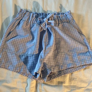 Ett par randiga shorts i fint skick💙🩵 - Ett par blå randiga shorts i jätte fint skick💙🩵🫶🏻