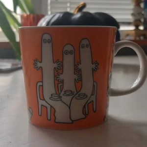 Mumin kopp Hattifnattar - Inte mycket använd, i nyköpt skick.