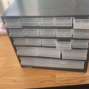 Förvaringslådor från Clas Ohlsson 💕 - Säljer en förvaringslåda från Clas Ohlsson, den är i bra skick och kan användas till massa saker💕💕