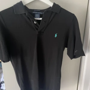 Ralph Lauren Piké  - Ralph Lauren Piké-tröja i storlek S. Turkos logga. 