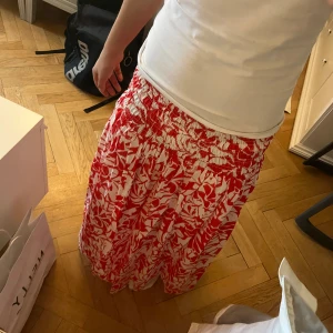 Lång Kjol  - Intressekoll, Lång kjol från Lindex❤️