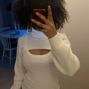 Stickad bolero - Säljer denna bolero då den ej används☺️
