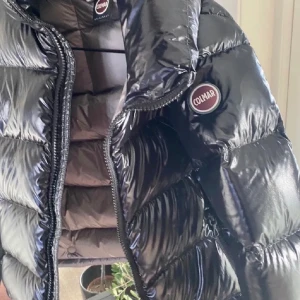 Colmar jacka  - Jättefin Colmar Jacka. Endast använd en vinter, inga defekter✨  Lite mindre i storleken   Ord pris. 5499 💗