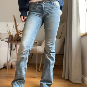 Lågmidjade jeans - Superfina ljusblåa lågmidjade jeans!!!💞💞💞💞💞