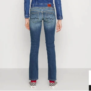 Low waist pepe jeans - Assnygga low waist pepe jeans i modellen venus, storlek   25/34 som är för små för mig💕💕