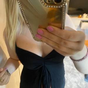 Topp - Topp från Gina!! Med öppen framsida och knut💕