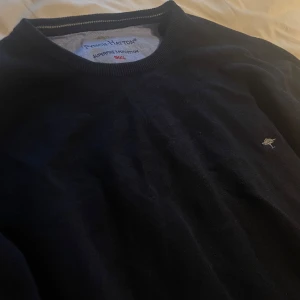 FYNCH-HATTON sweatshirt - Säljer denna feta sweatshirten, köpt från hanzens för 1100 kr🙌storlek S men passar M också. Skick 9/10 inga defekter eller hål. Bara skriva för fler bilder eller frågor 