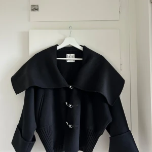 Toteme kappa  - Slutsåld Toteme kappa i storlek S, endast använd ett fåtal gånger! Kvitto finns på mejl😊