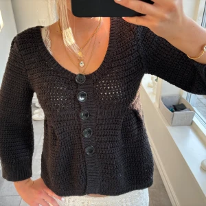 Stickad kofta - Så snygg kofta från H&M som tyvärr inte kommer till användning. Strl S & perfekt till hösten!❤️‍🔥❤️‍🔥