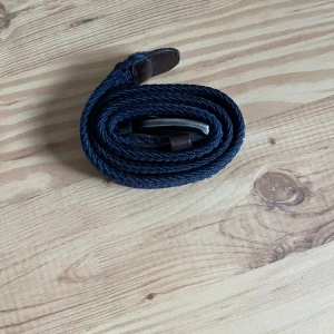 Stickat Bälte - Säljer detta stickade bältet. Byte skulle  vara intressant skriv om ni har några frågor
